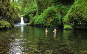 Great Hikes in the Columbia Gorge, Punchbowl Falls, Girl Who Travels the World